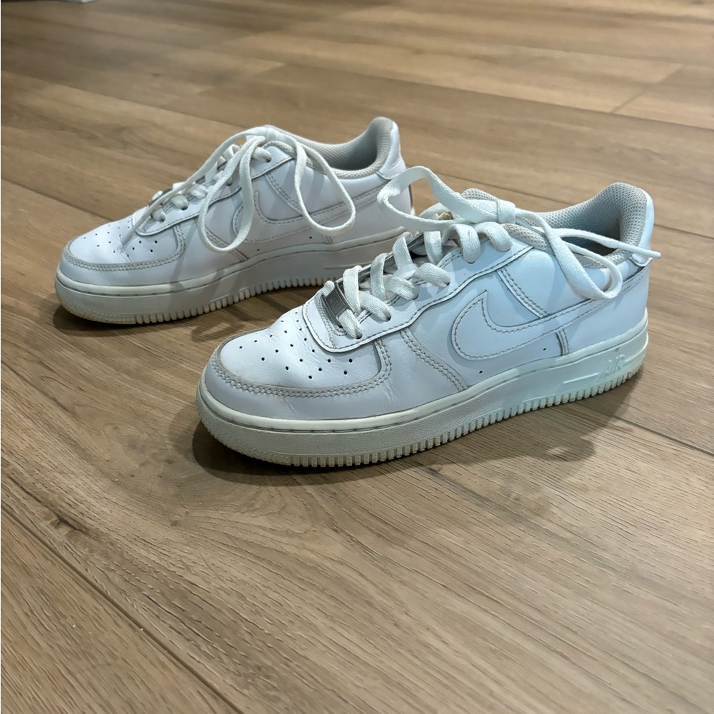 White Nike Air Force 1
